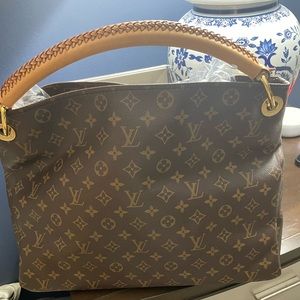 Louis Vuitton MM Artsy